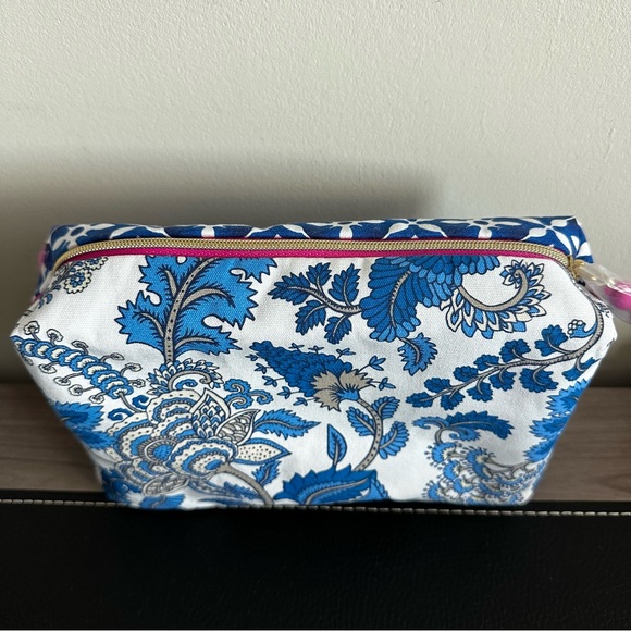 Estée Lauder Paisley Cometic Bags - Picture 2 of 6